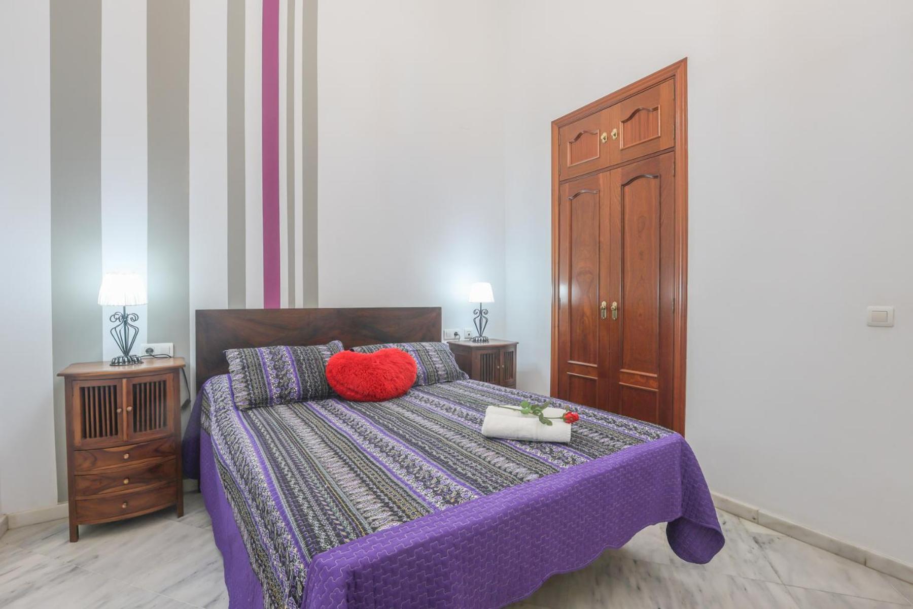 Galindo Center Premium Suites, Free Parking Севиля Екстериор снимка