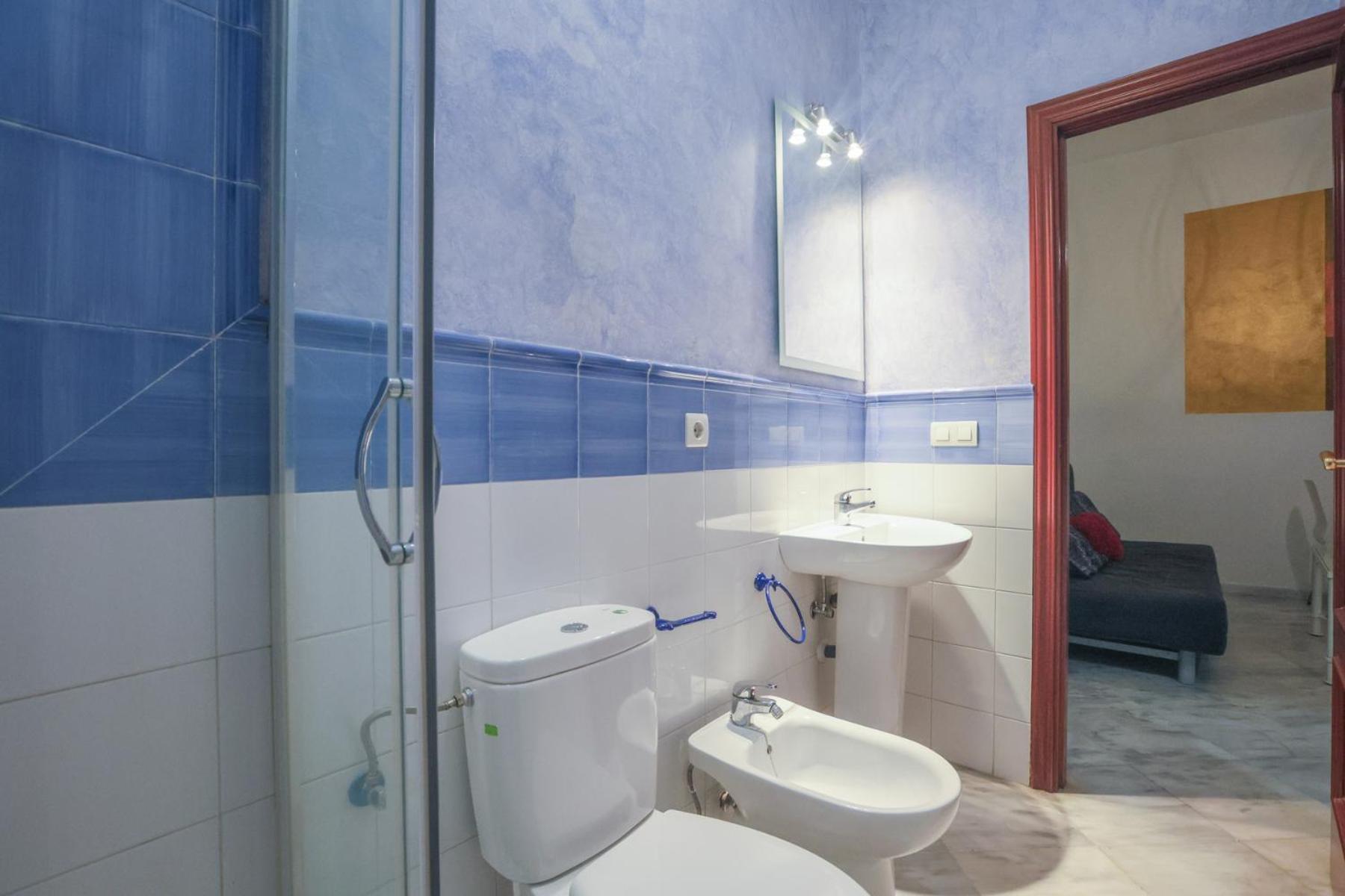 Galindo Center Premium Suites, Free Parking Севиля Екстериор снимка