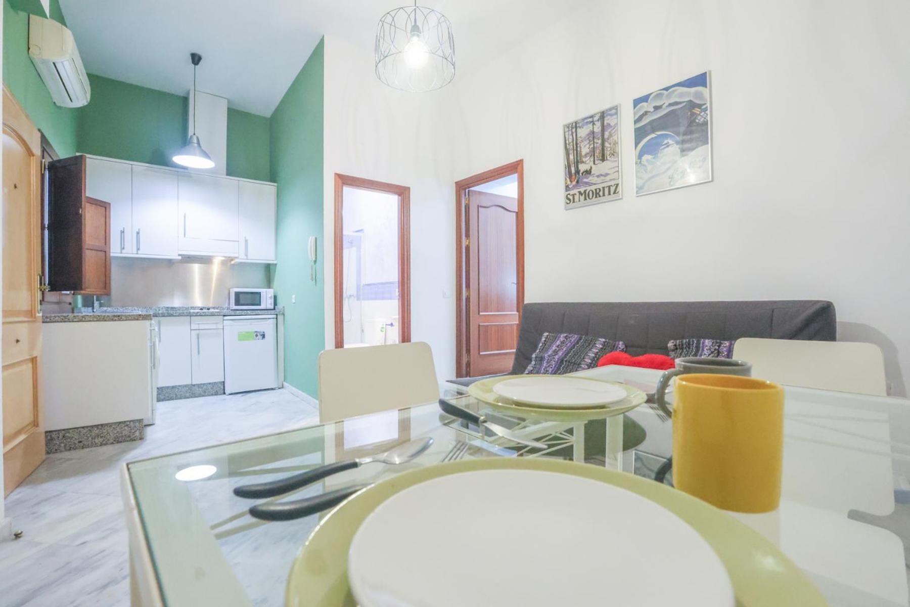 Galindo Center Premium Suites, Free Parking Севиля Екстериор снимка
