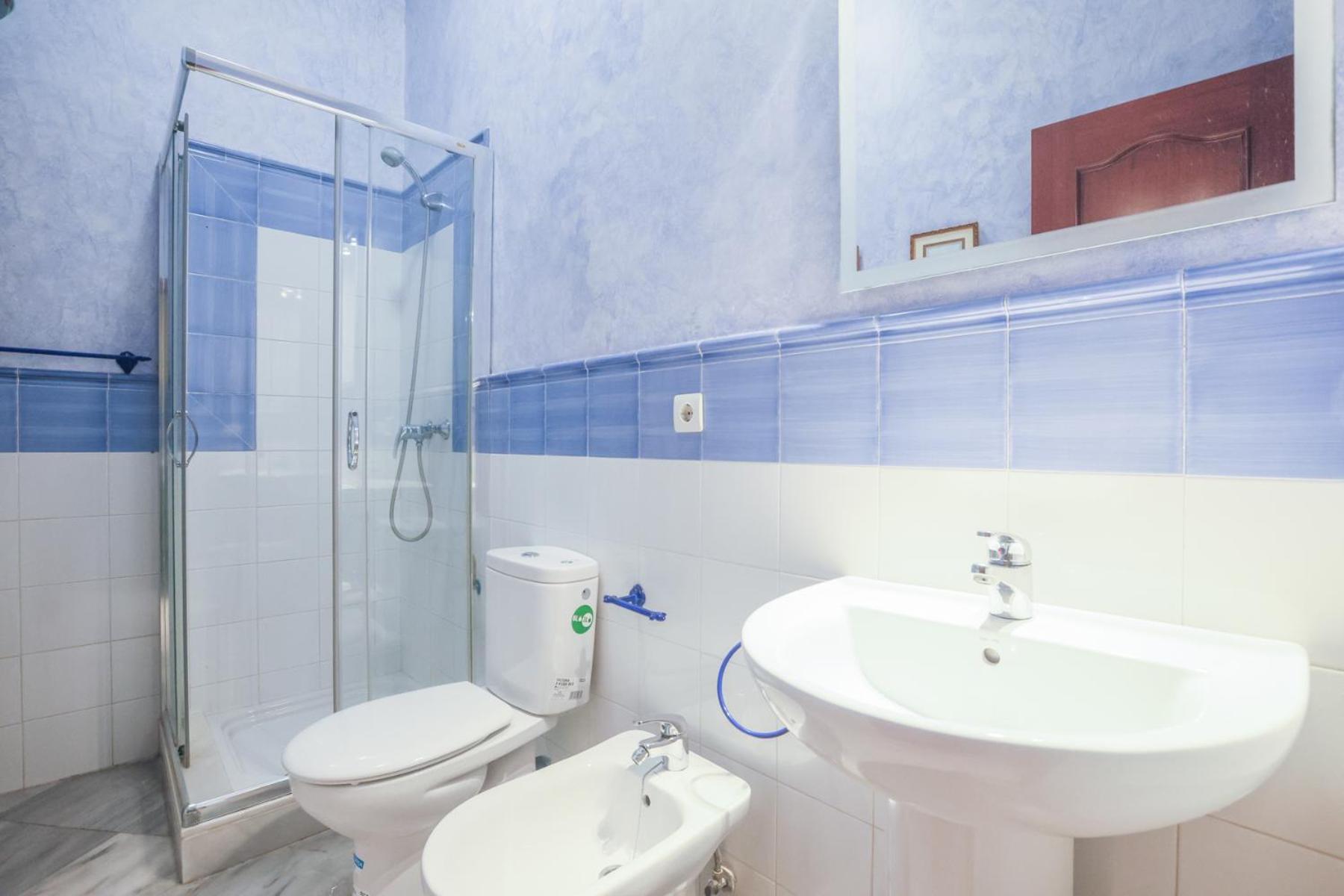 Galindo Center Premium Suites, Free Parking Севиля Екстериор снимка